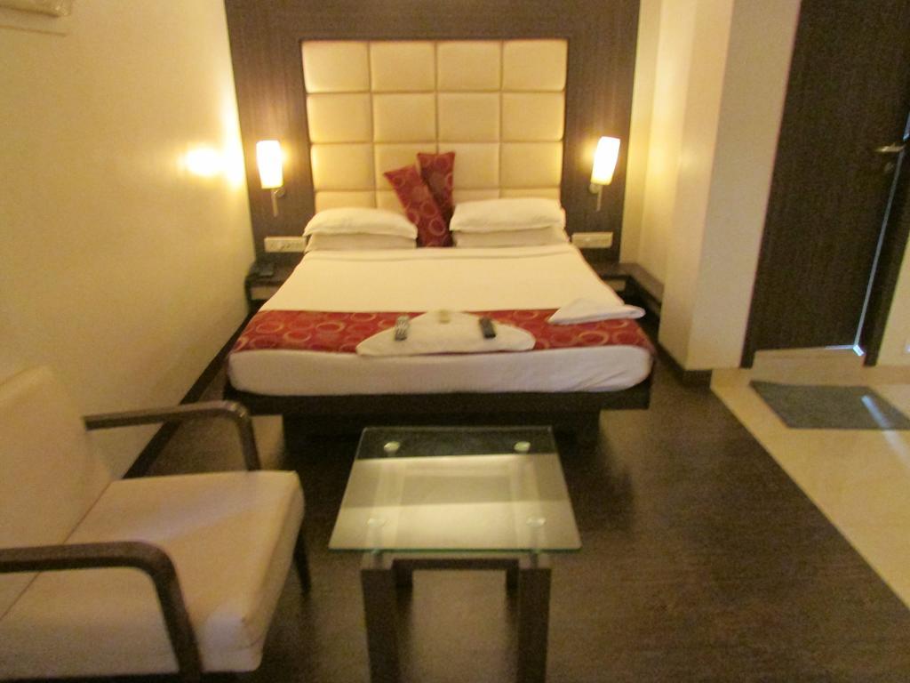 Hotel Mourya Residency Thane Esterno foto