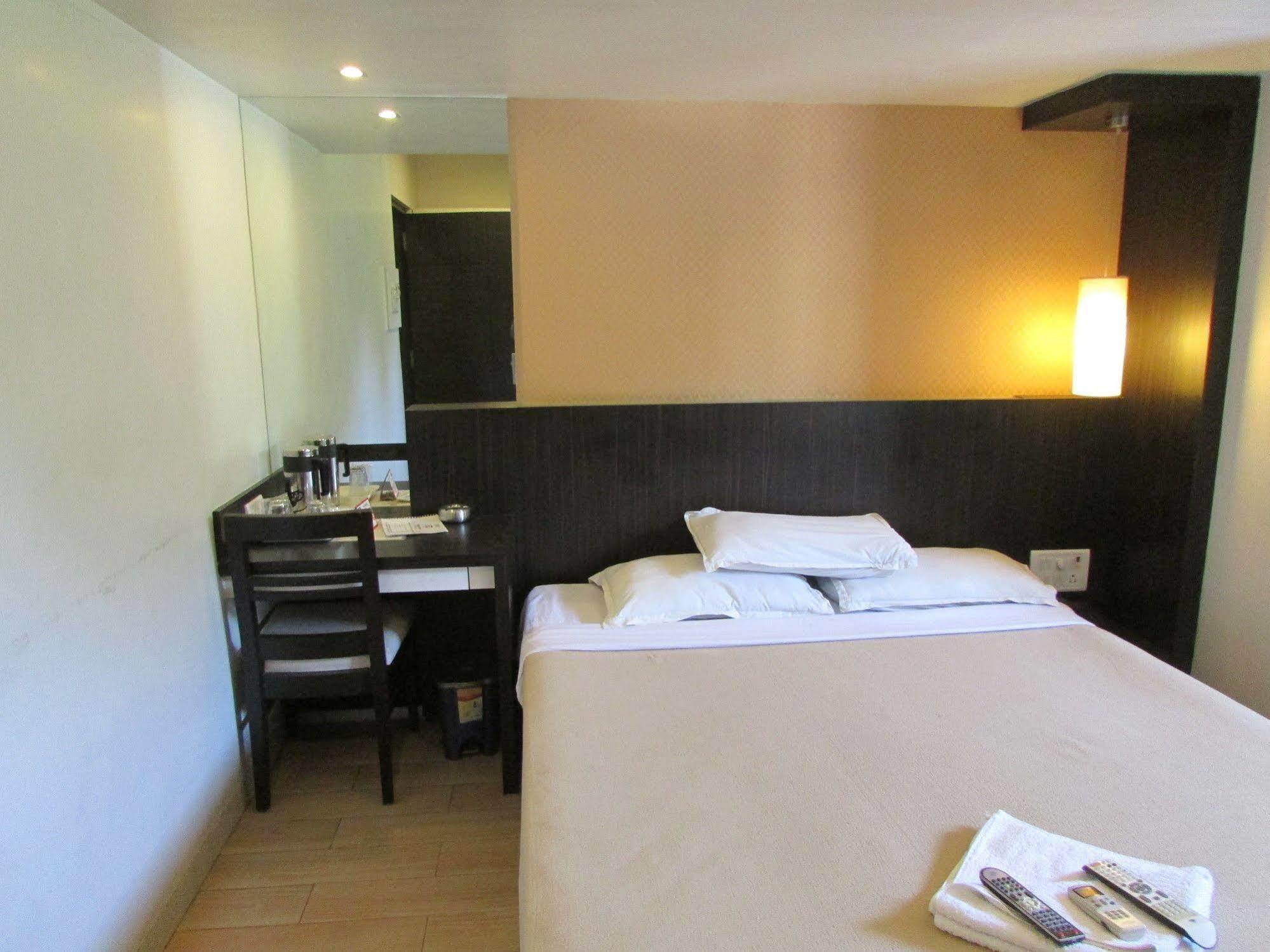 Hotel Mourya Residency Thane Esterno foto