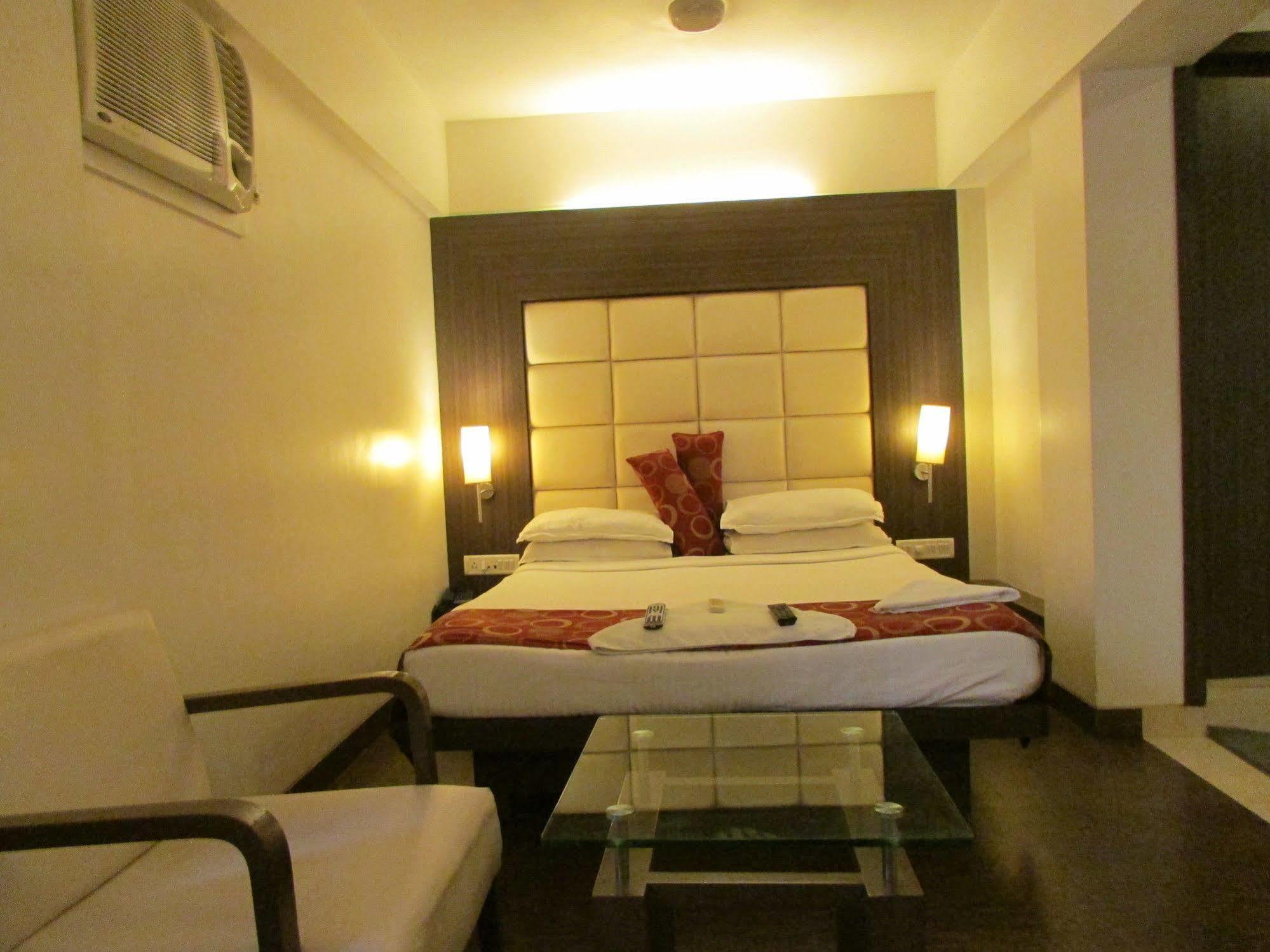 Hotel Mourya Residency Thane Esterno foto