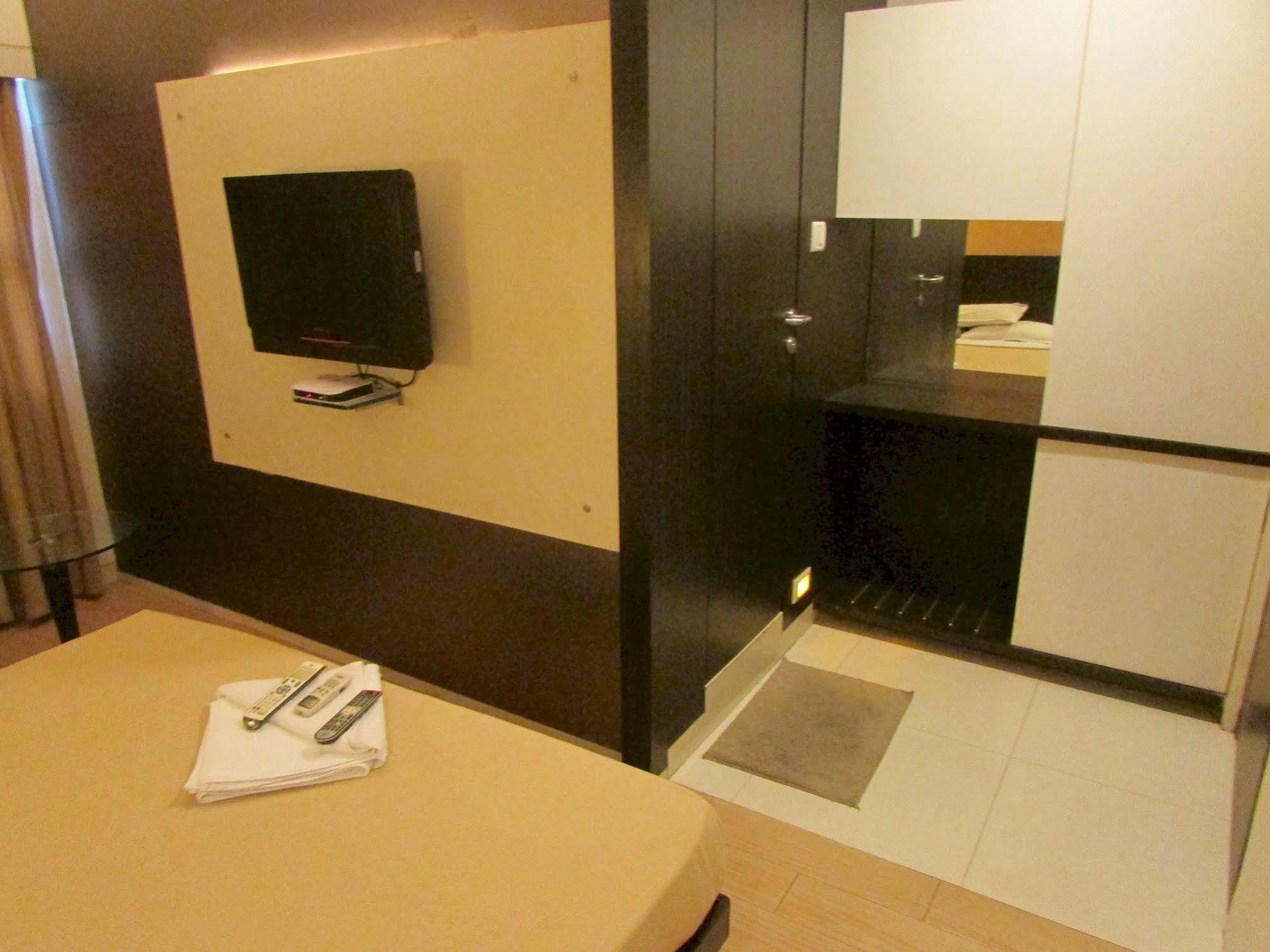 Hotel Mourya Residency Thane Esterno foto