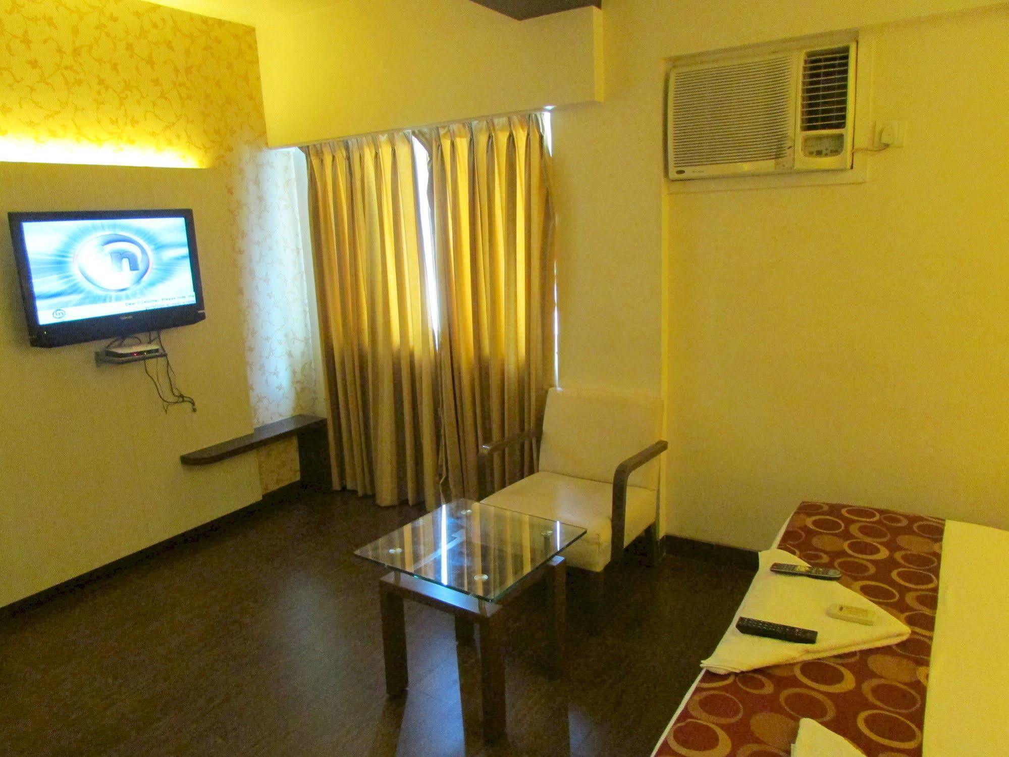 Hotel Mourya Residency Thane Esterno foto