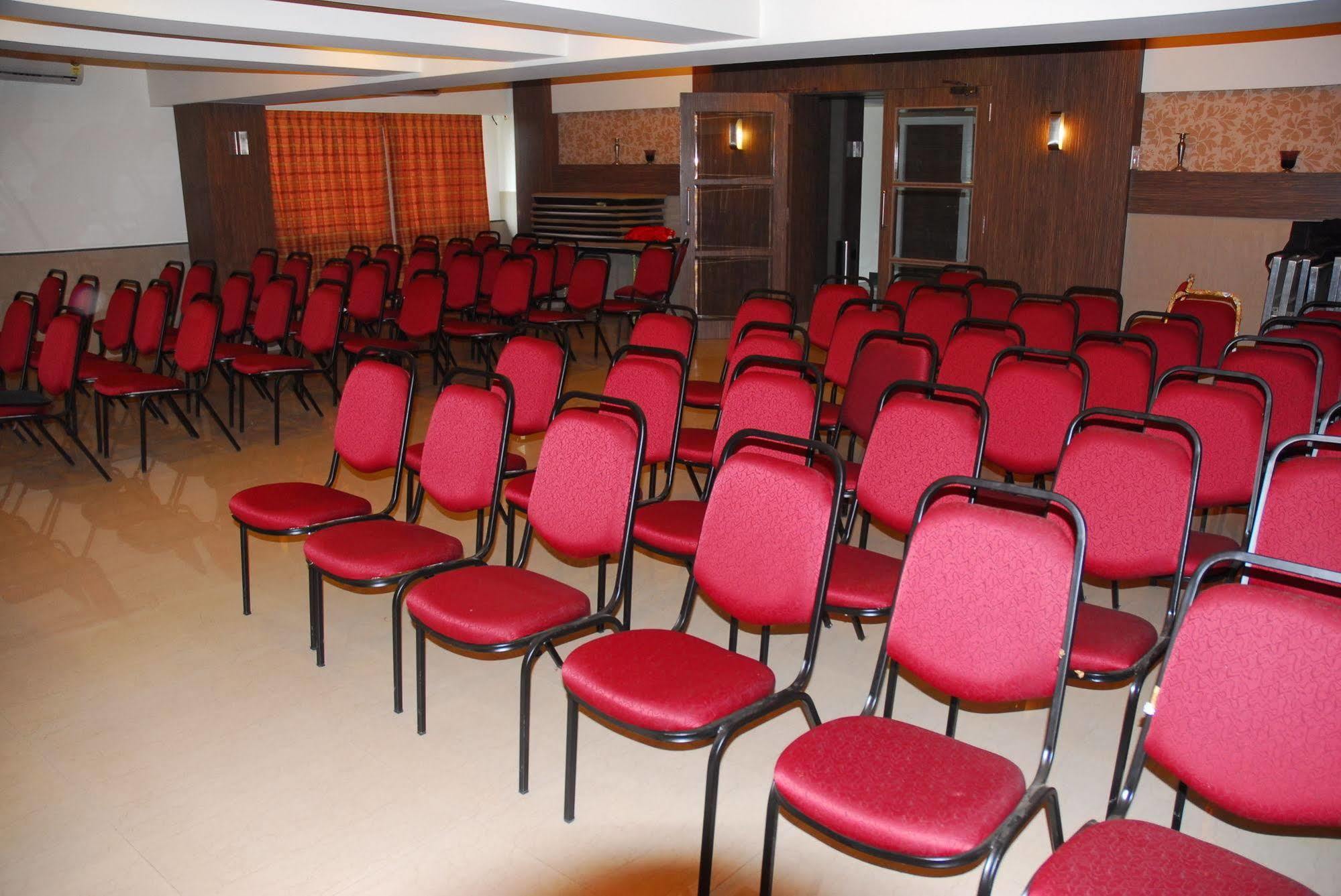 Hotel Mourya Residency Thane Esterno foto
