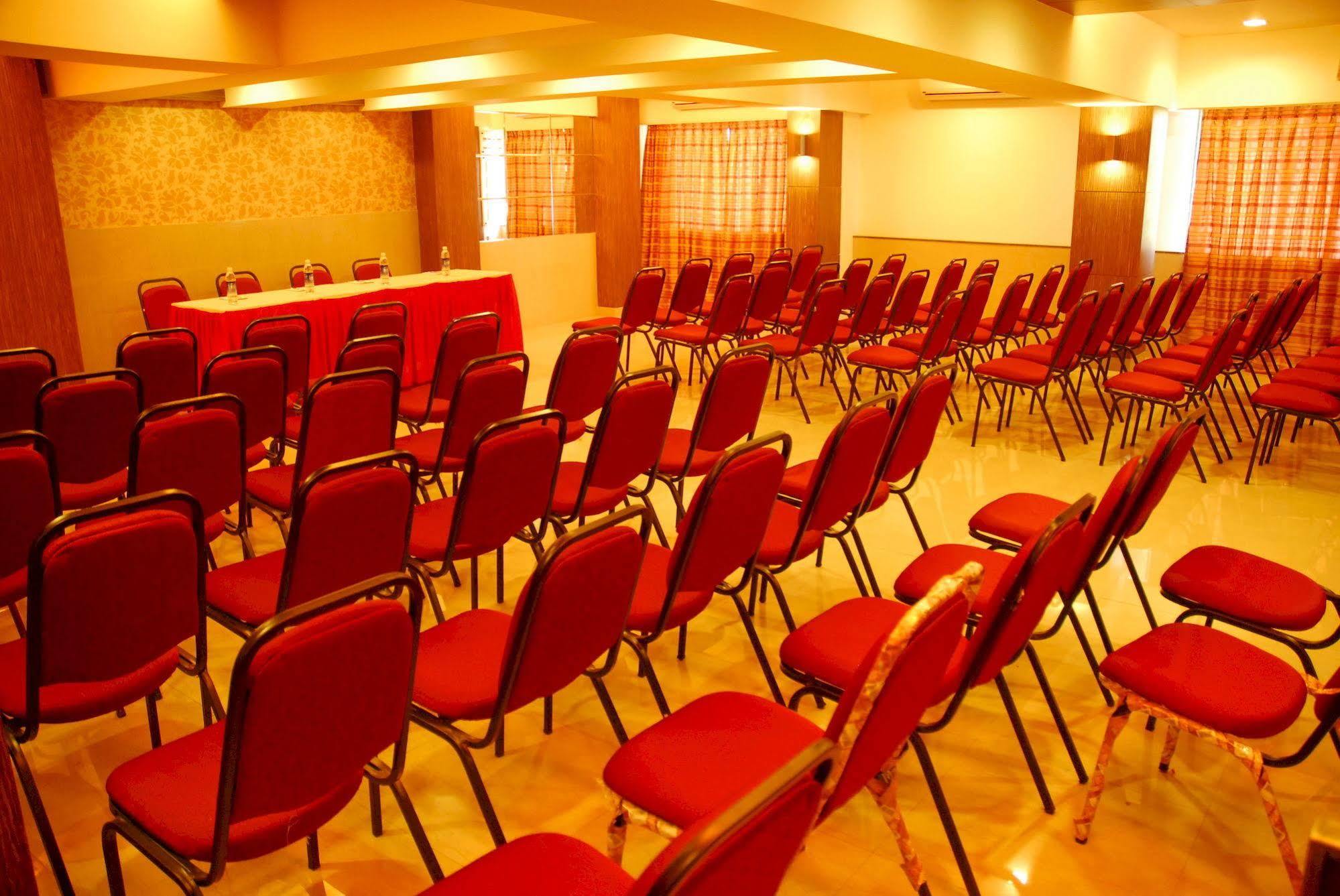 Hotel Mourya Residency Thane Esterno foto