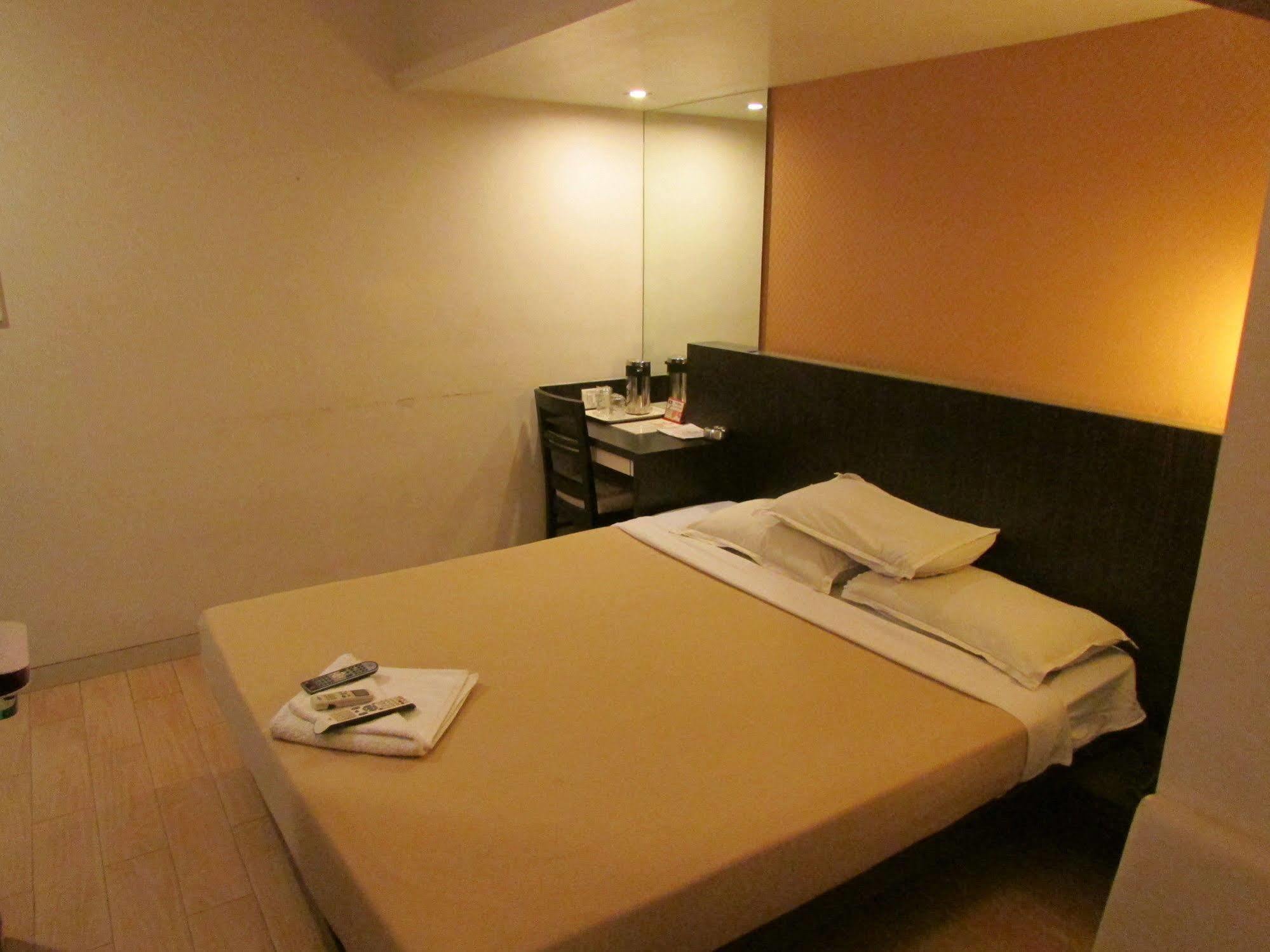 Hotel Mourya Residency Thane Esterno foto