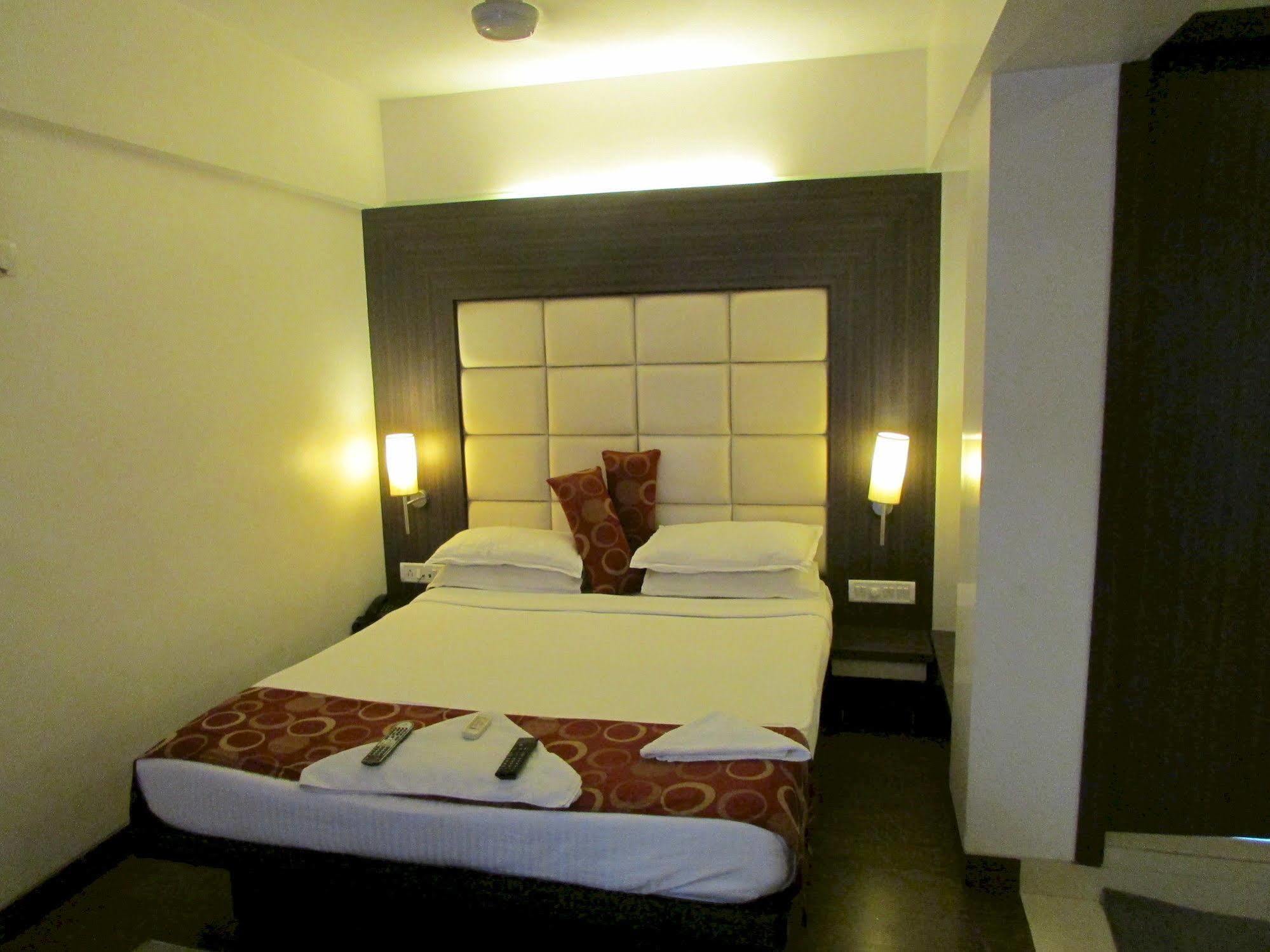 Hotel Mourya Residency Thane Esterno foto