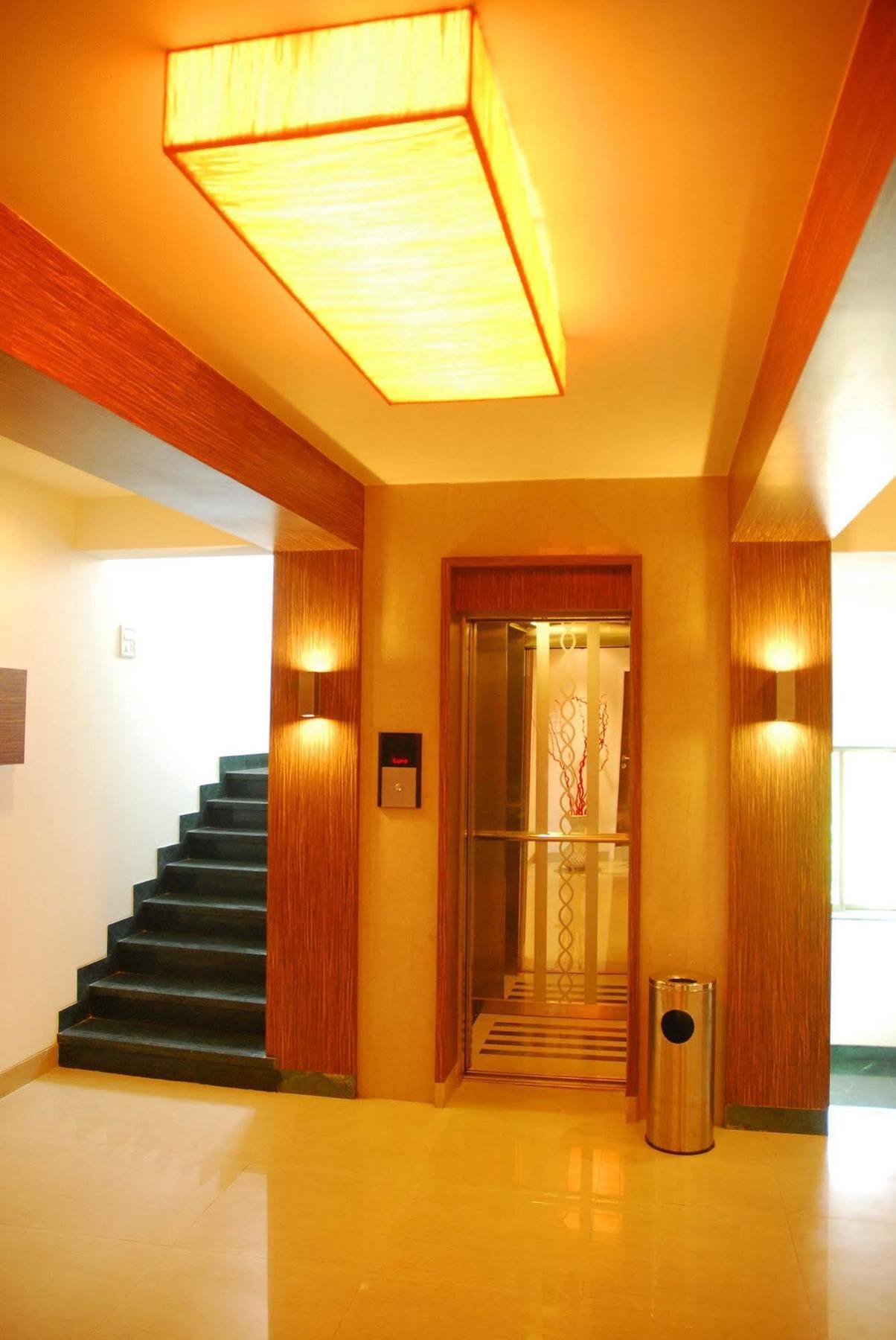Hotel Mourya Residency Thane Esterno foto