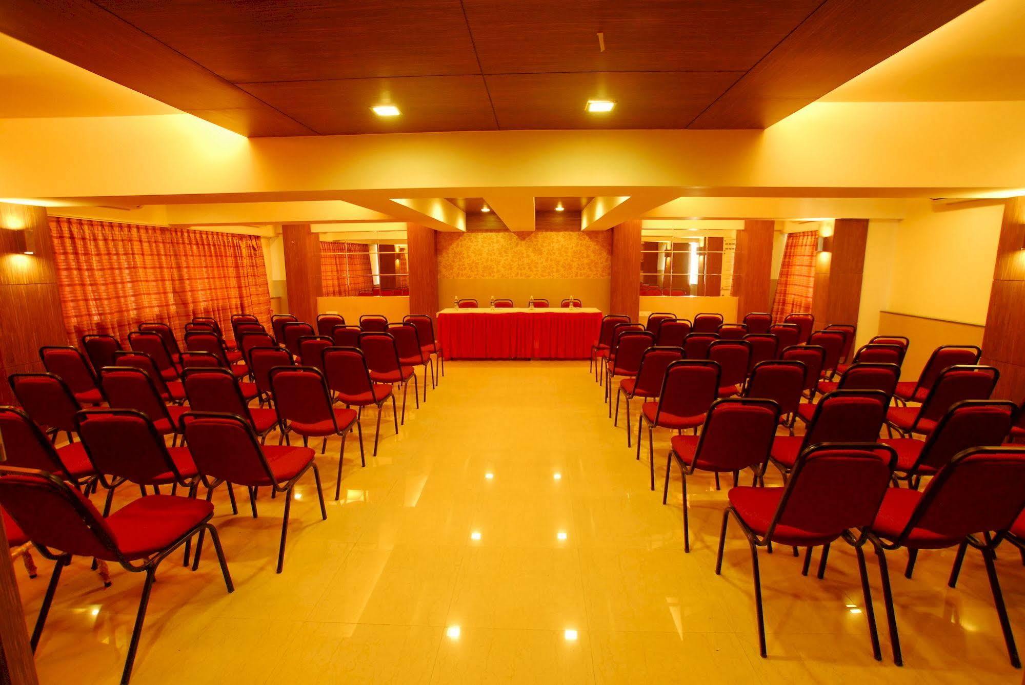 Hotel Mourya Residency Thane Esterno foto